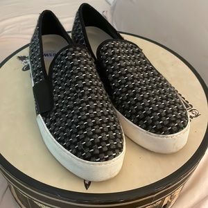 1.State Flannel fabric flats